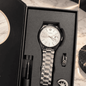 Reloj TOMI 2 (con caja, anillo y herramienta)